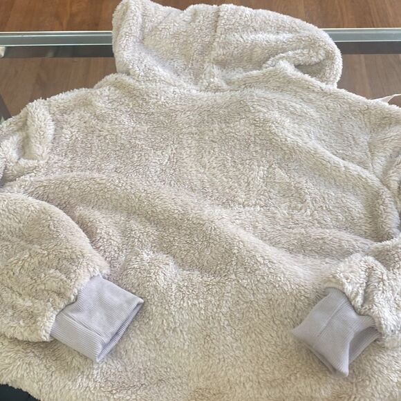 NWT fuzzy super soft Sherpa teddy hoodie. Lt tan with elastic cuff & waist - Picture 5 of 7